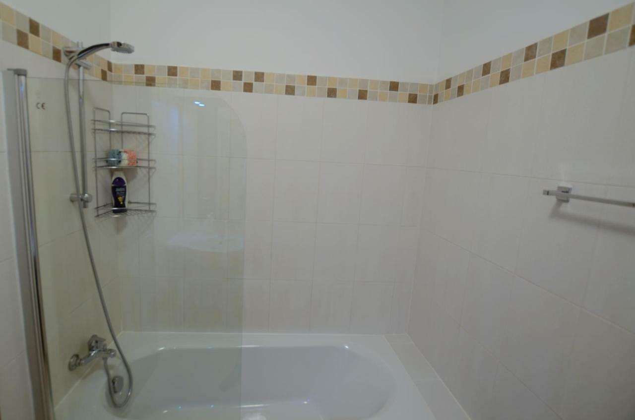 Violet Dusk City Center Flat ลาร์นาคา ภายนอก รูปภาพ